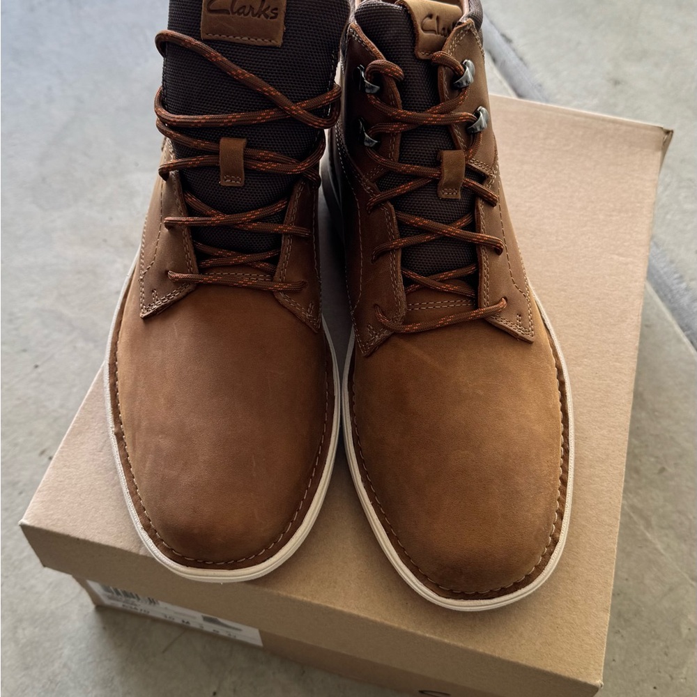 Clarks Men's Tan Chukka Boots